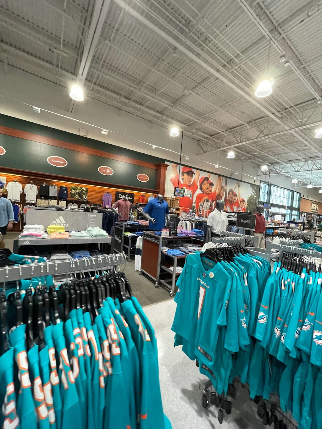 DICKS Sporting Goods | 2420 N Federal Hwy, Fort Lauderdale, FL 33305, USA | Phone: (954) 566-1448