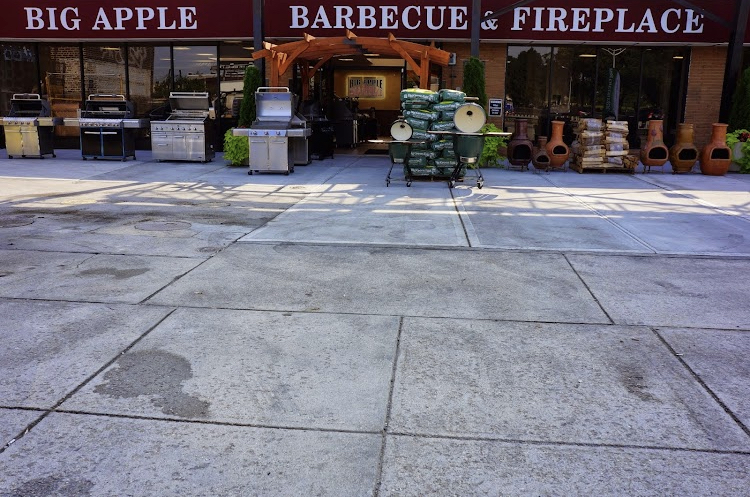 Big Apple BBQ & Fireplace | 70-01 Astoria Blvd N, East Elmhurst, NY 11370, USA | Phone: (718) 204-1166