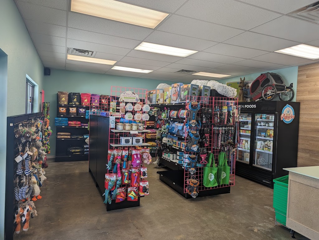 Woof & Wag / Pet Store & Self-Serve Dog Wash | 209 E Harnett St, Mascoutah, IL 62258, USA | Phone: (618) 448-0374