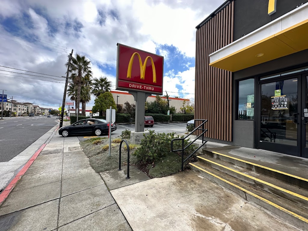 McDonalds | 180 El Camino Real, San Carlos, CA 94070, USA | Phone: (650) 595-4479