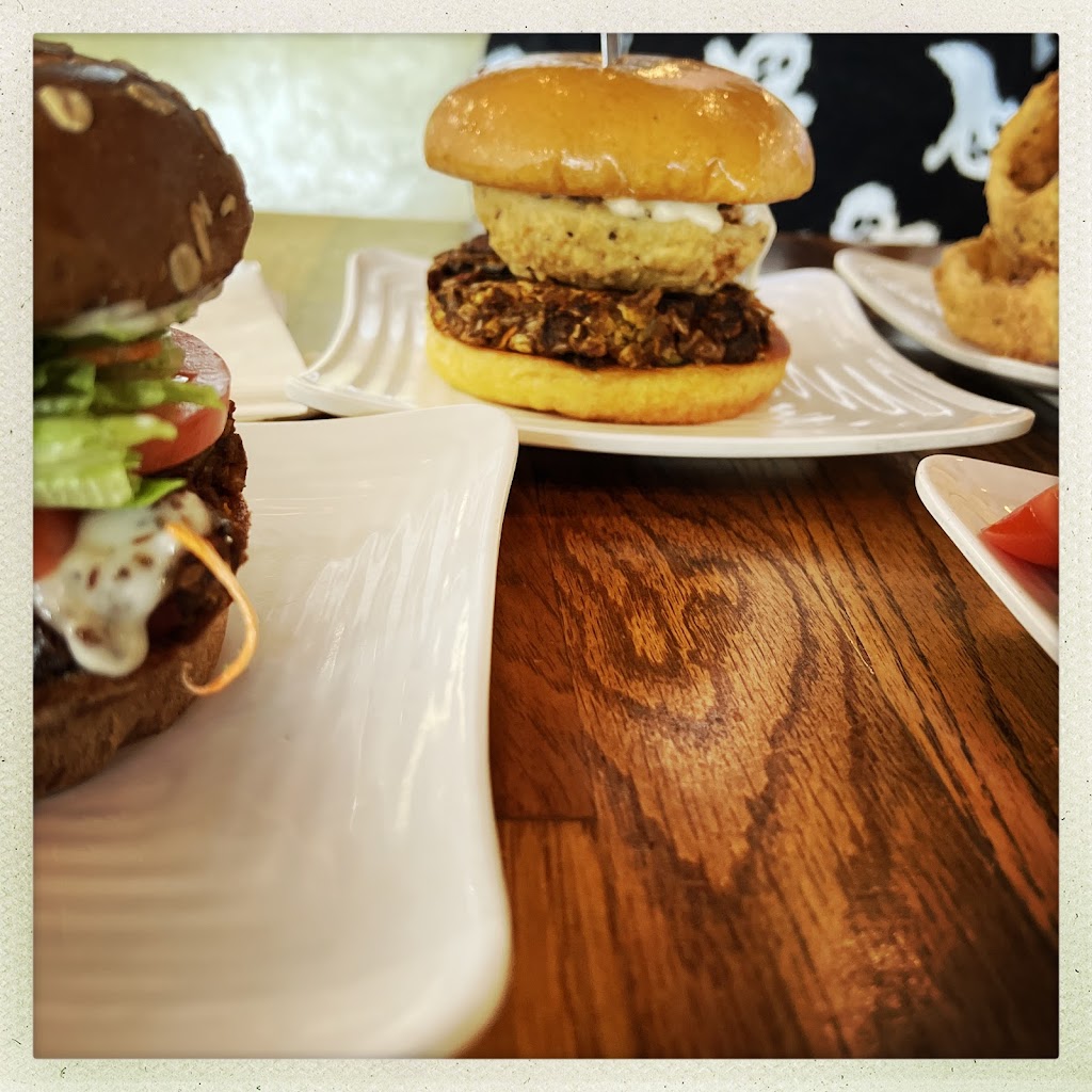 Liberty Burger | 1904 Abrams Pkwy, Dallas, TX 75214, USA | Phone: (214) 887-9999