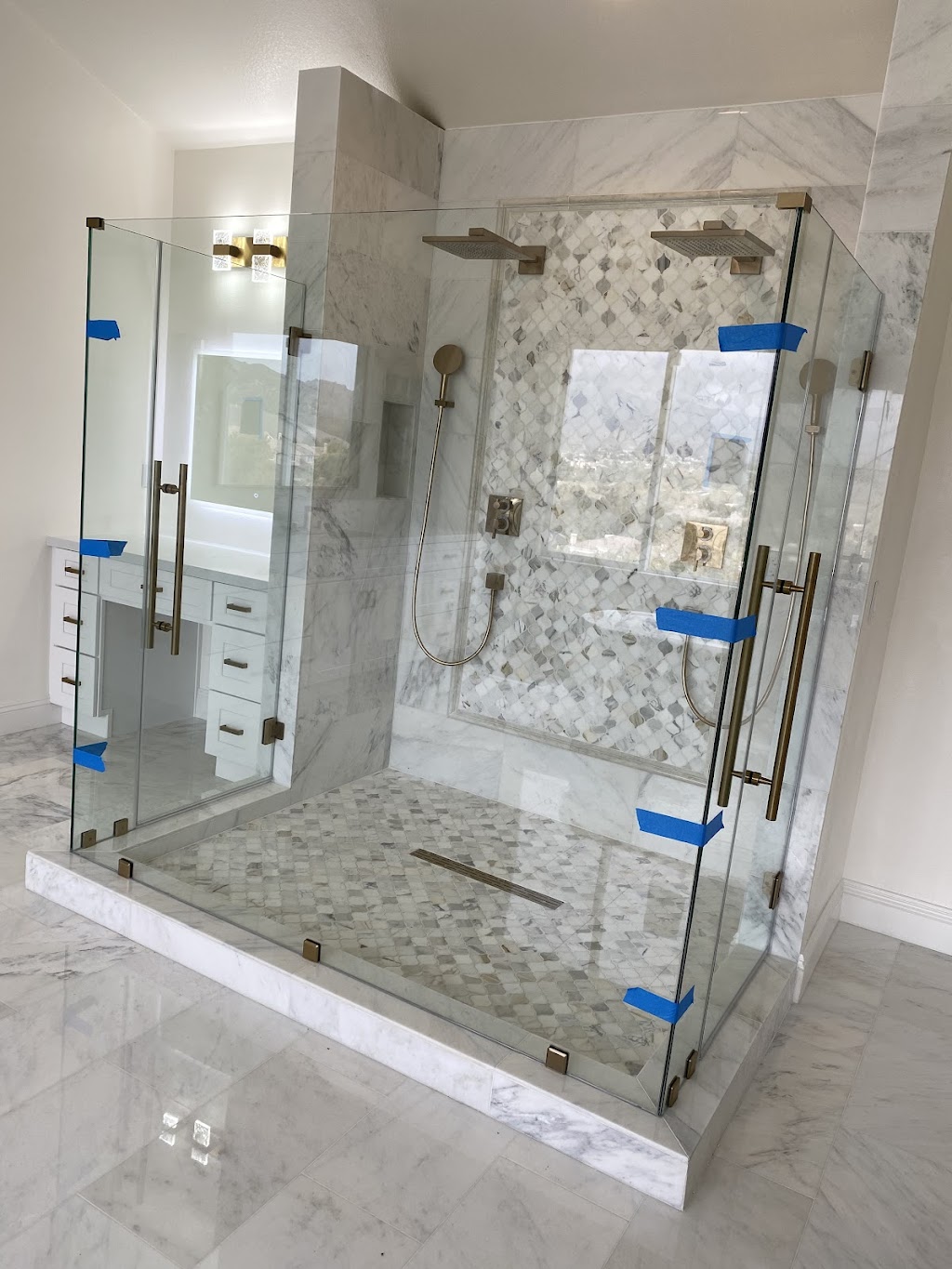 Silver shower doors glass and windows inc. | 1130 N Kraemer Blvd # O, Anaheim, CA 92806, USA | Phone: (714) 296-3979
