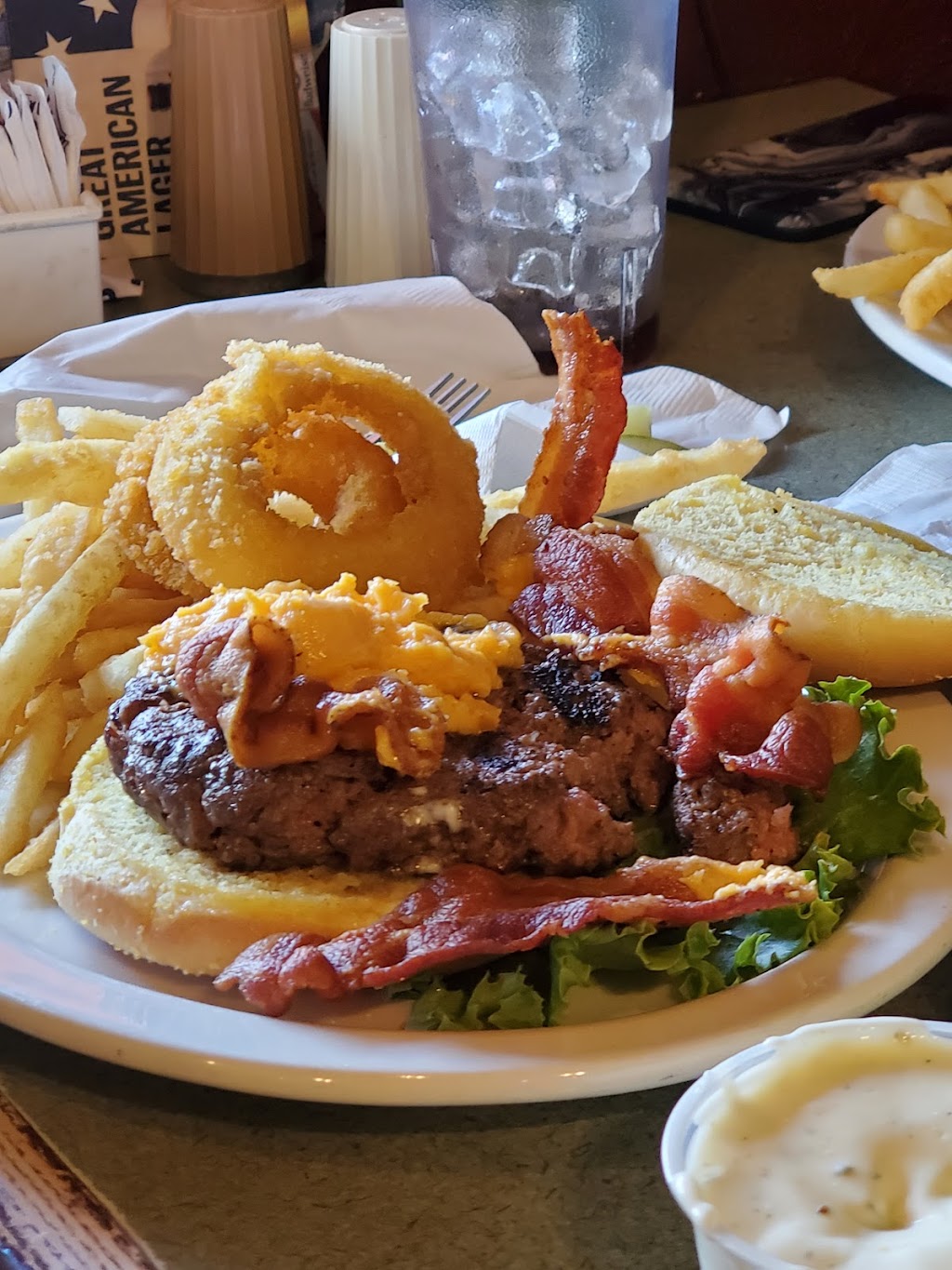 Holties Restaurant & Pub | 1374 Old State Rd M, Barnhart, MO 63012, USA | Phone: (636) 464-3133