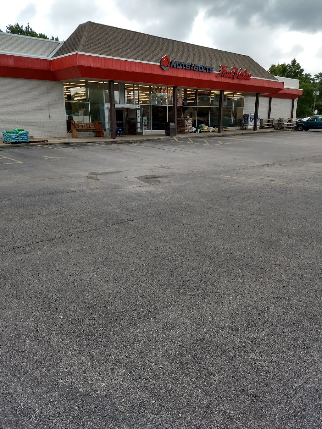 Waters Hardware (Gladstone) | 7503 N Oak Trafficway, Gladstone, MO 64118, USA | Phone: (816) 994-2171