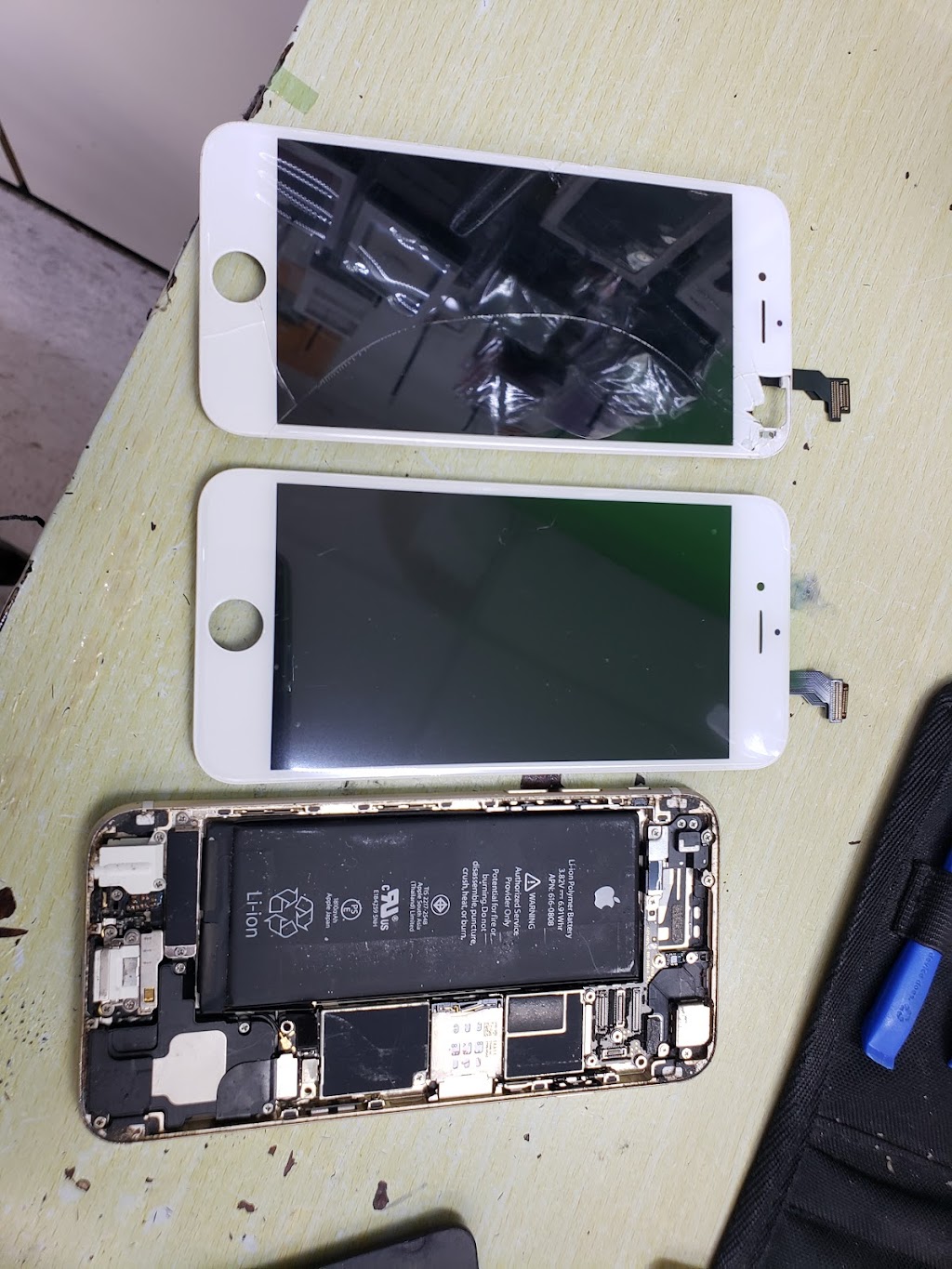 Cellphone repair hub | Inside Fiesta, 333 Mason Rd, Katy, TX 77450, USA | Phone: (281) 492-8899