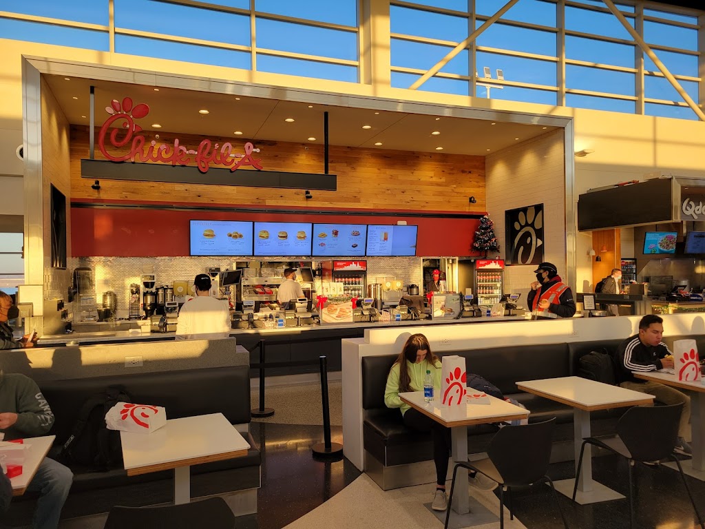 Chick-fil-A | 2562 Worldgateway Pl McNamara Terminal, Core 10, Detroit, MI 48242, USA | Phone: (734) 941-3481