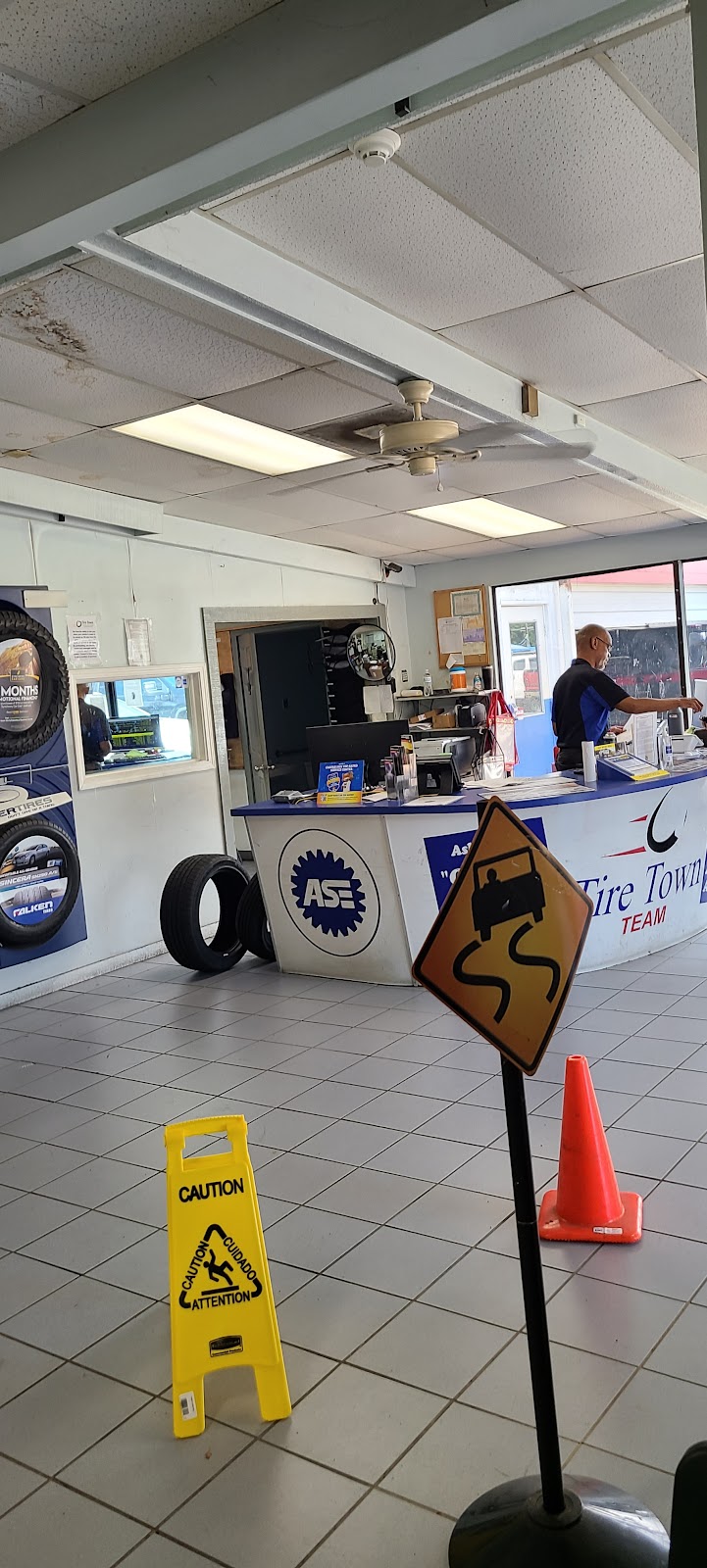 Tire Town Auto Service | 4020 Old Gentilly Rd, New Orleans, LA 70126, USA | Phone: (504) 949-2703