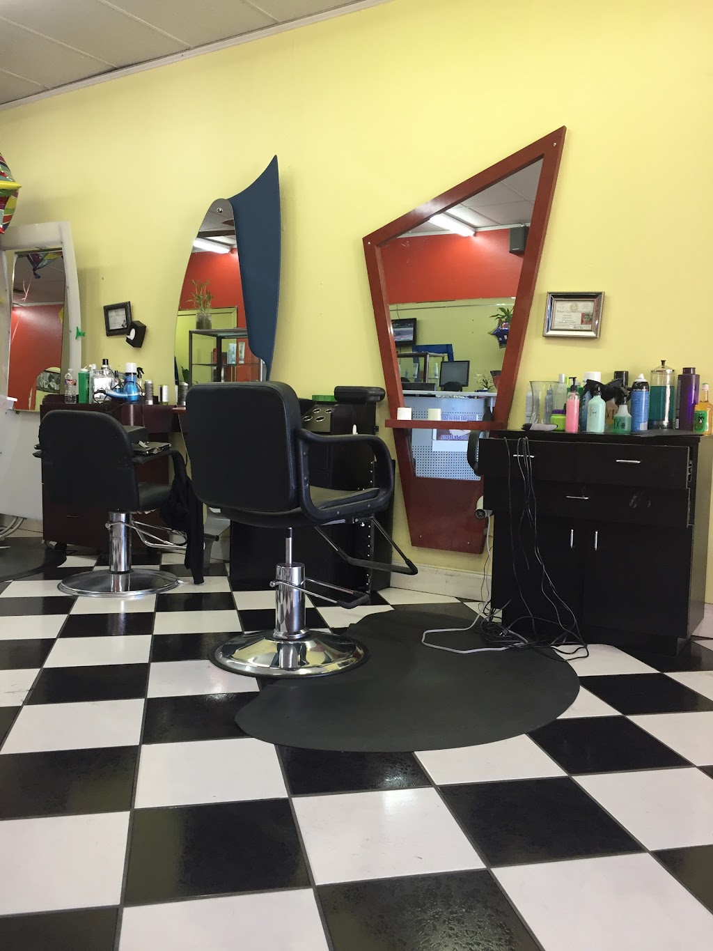 Luces Unisex Beauty Salon | 8046 Spring Valley Rd, Dallas, TX 75240 | Phone: (214) 317-2070