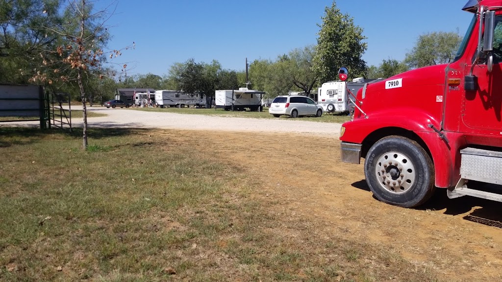 D&G RV Park | 229 Co Rd 2871, Bigfoot, TX 78005, USA | Phone: (210) 287-5927