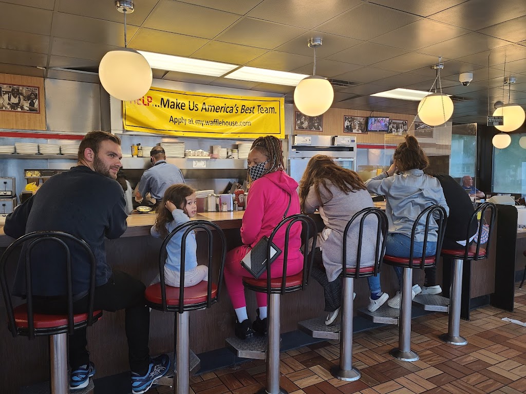 Waffle House | 907 E Main St, Benson, NC 27504, USA | Phone: (919) 894-4188