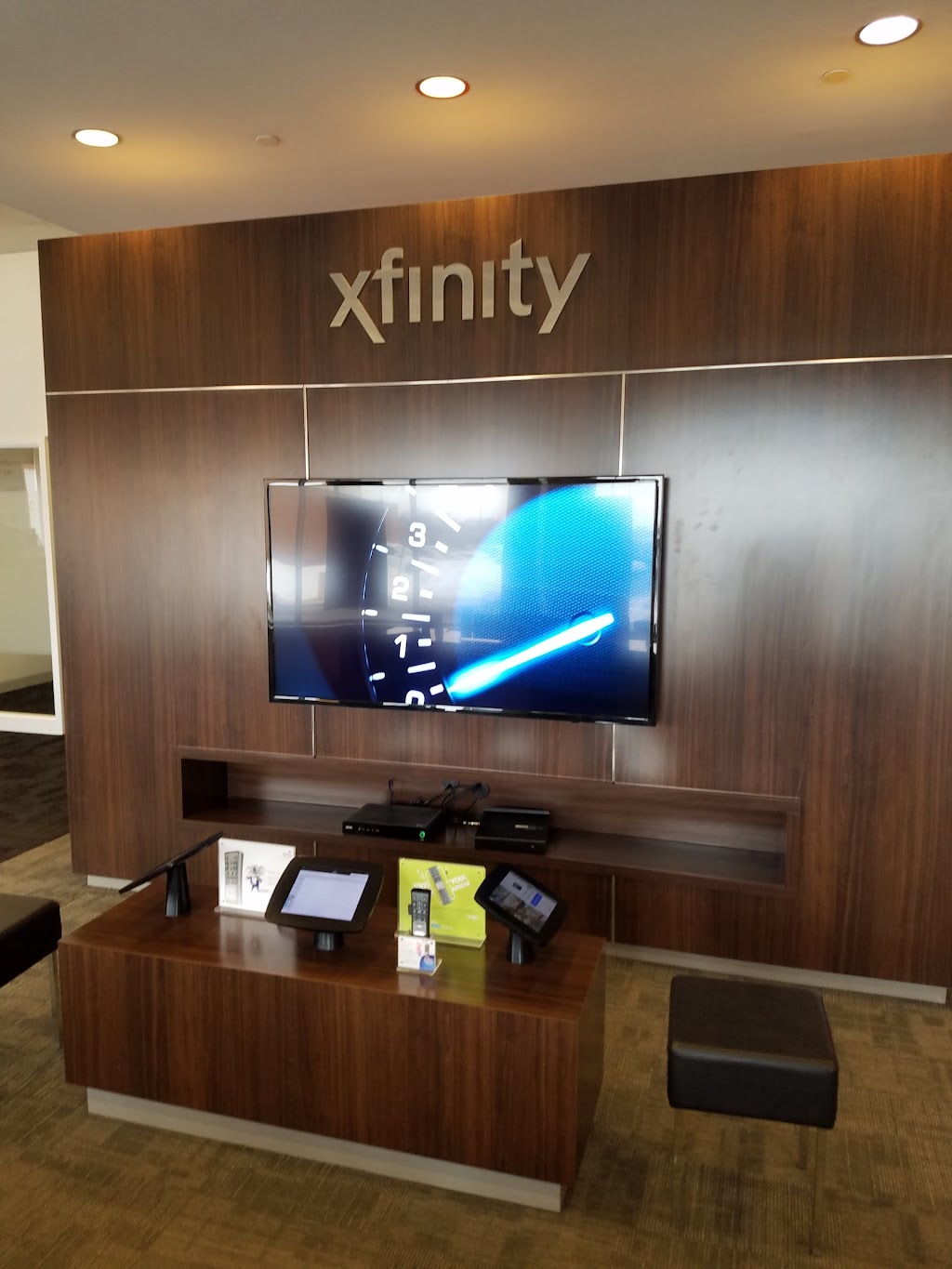 Xfinity Store by Comcast | 15 Backus Ave, Danbury, CT 06810, USA | Phone: (800) 266-2278