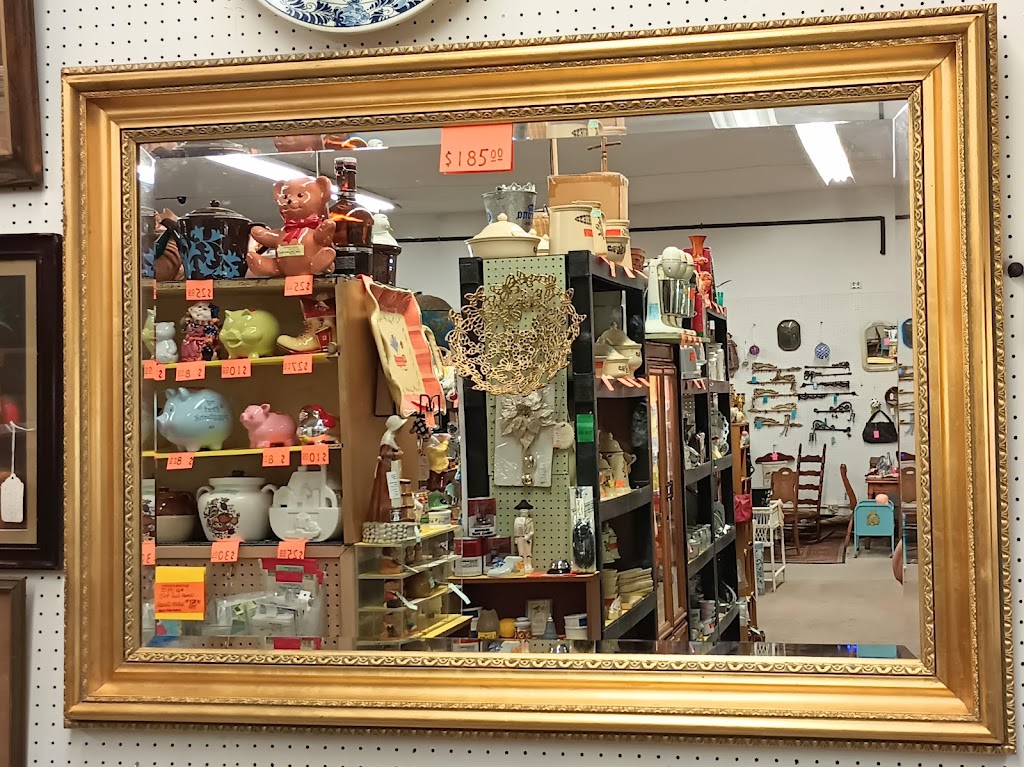 Aunties Antique Mall | 15567 Main Market Rd, Parkman, OH 44080, USA | Phone: (440) 548-5353