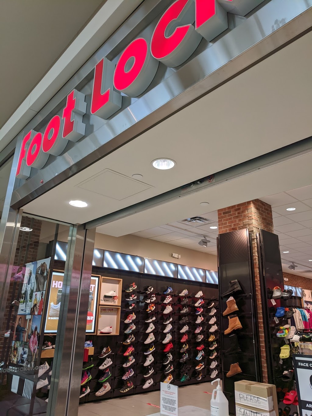 Foot Locker | 210 Andover Street Space W108b, Peabody, MA 01960, USA | Phone: (978) 977-0254