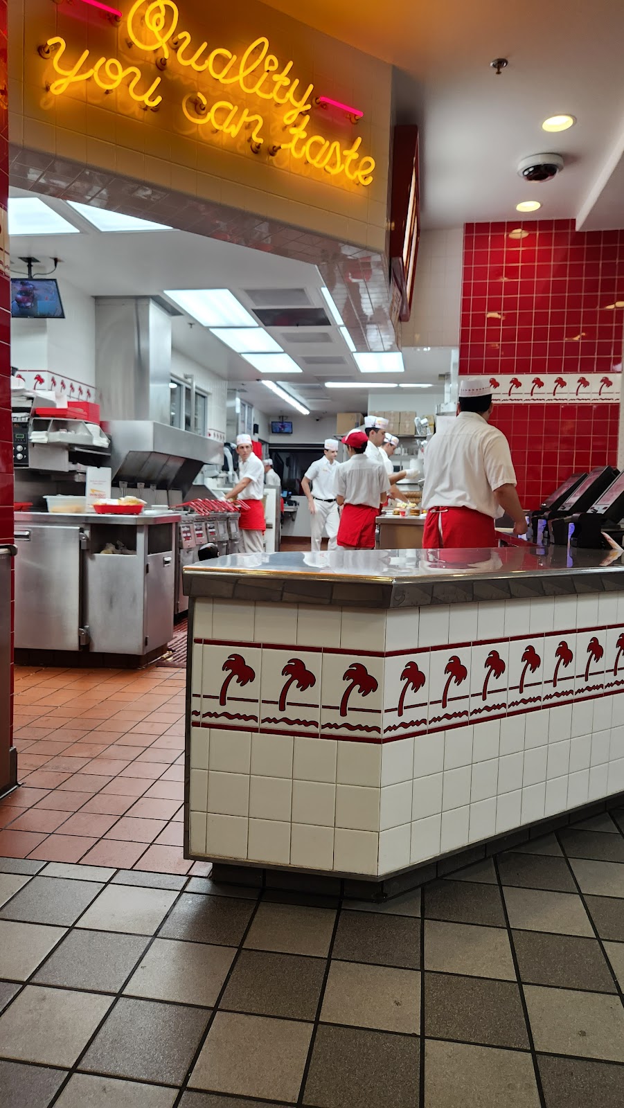 In-N-Out Burger | 34850 N Vly Pkwy, Phoenix, AZ 85086, USA | Phone: (800) 786-1000