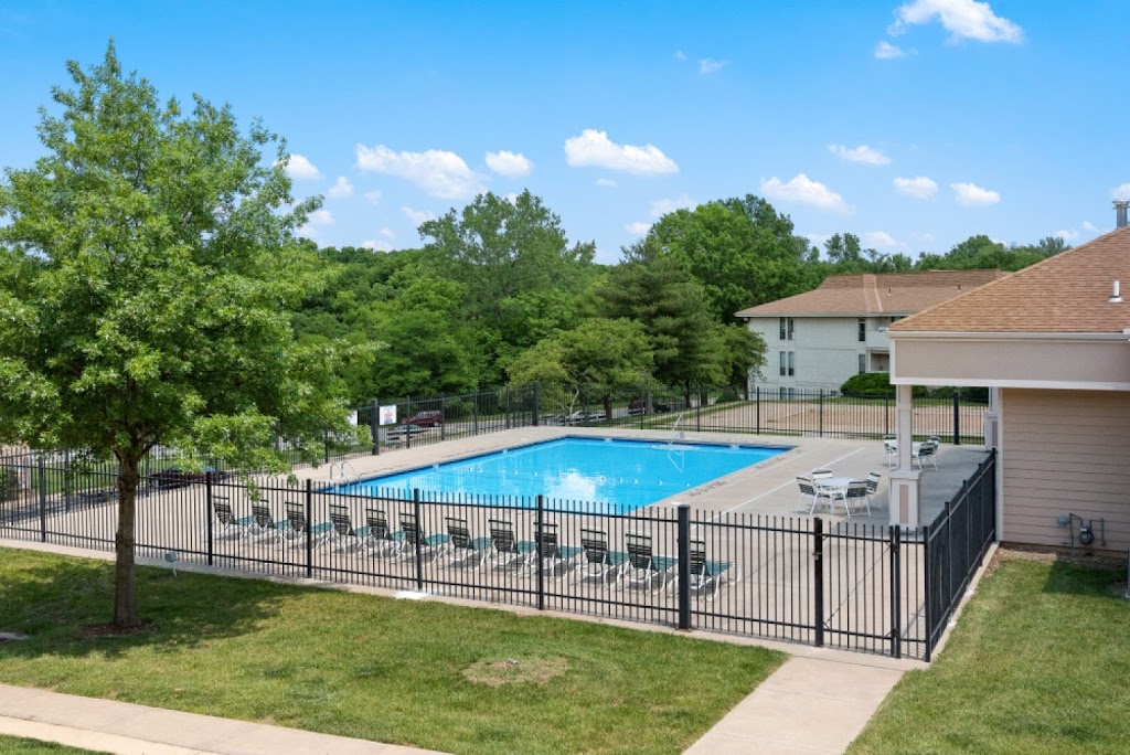 View High Lake Apartments | 10611 E 98th Terrace, Kansas City, MO 64134 | Phone: (816) 578-8320