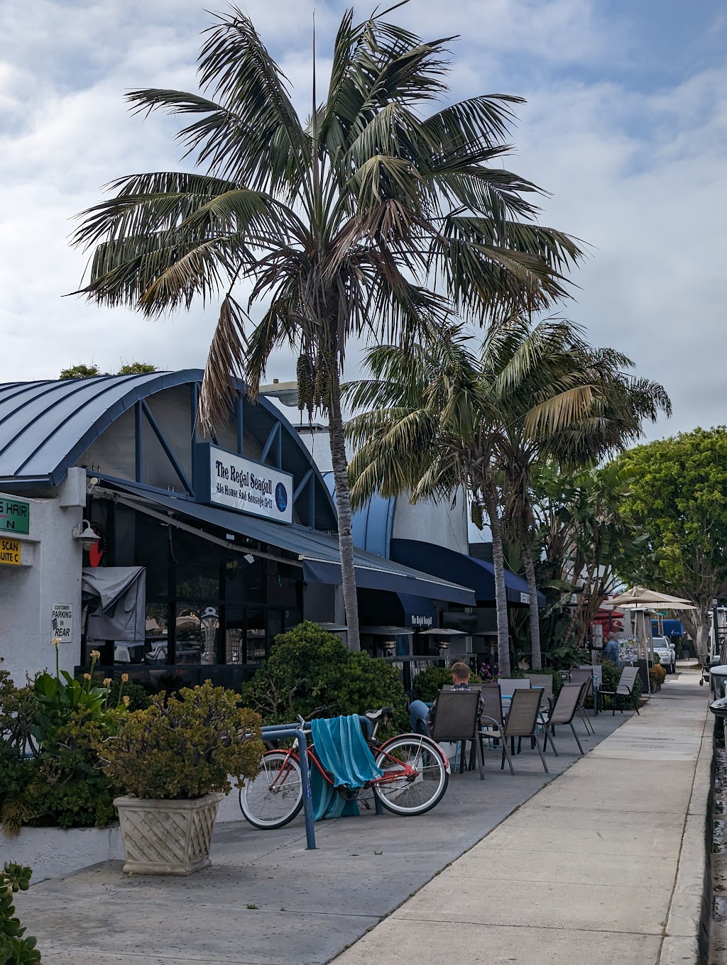 The Regal Seagull | 996 N Coast Hwy 101, Encinitas, CA 92024, USA | Phone: (760) 479-2337