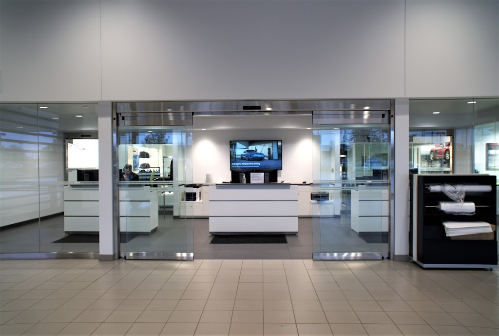 Porsche St. Paul Service Department | 2490 Maplewood Dr, Maplewood, MN 55109, USA | Phone: (612) 439-5769