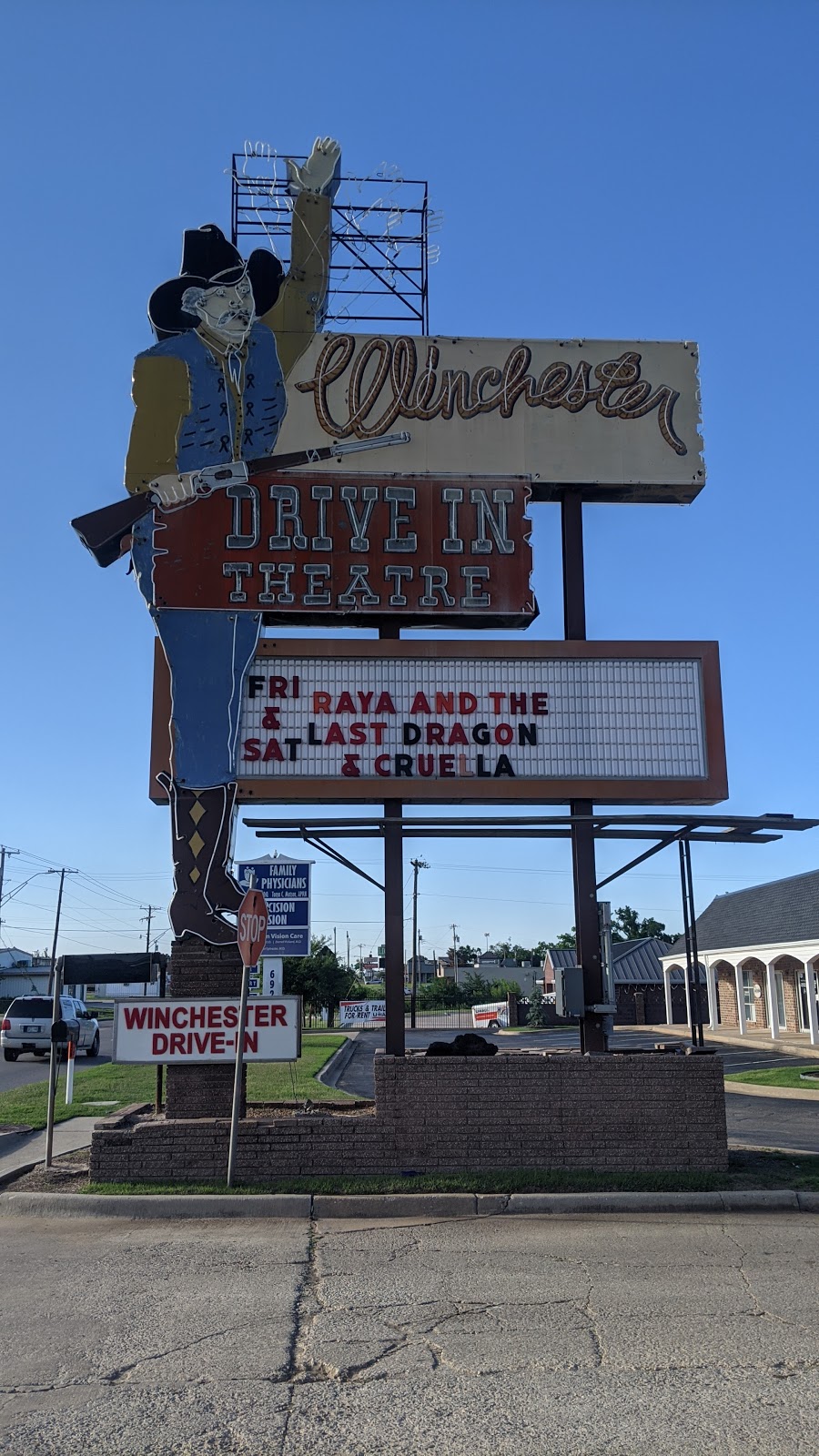 Winchester Drive In | 6930 S Western Ave, Oklahoma City, OK 73139, USA | Phone: (405) 631-8851