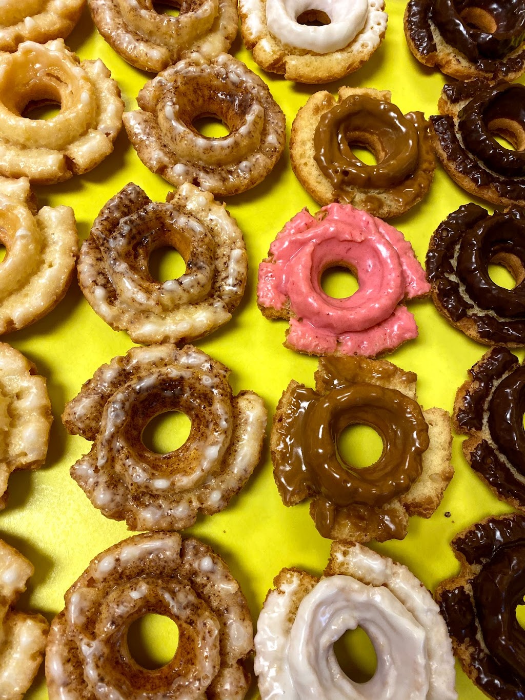 Donuts Plus | 1741 East US Hwy 377, Granbury, TX 76049, USA | Phone: (817) 573-6299