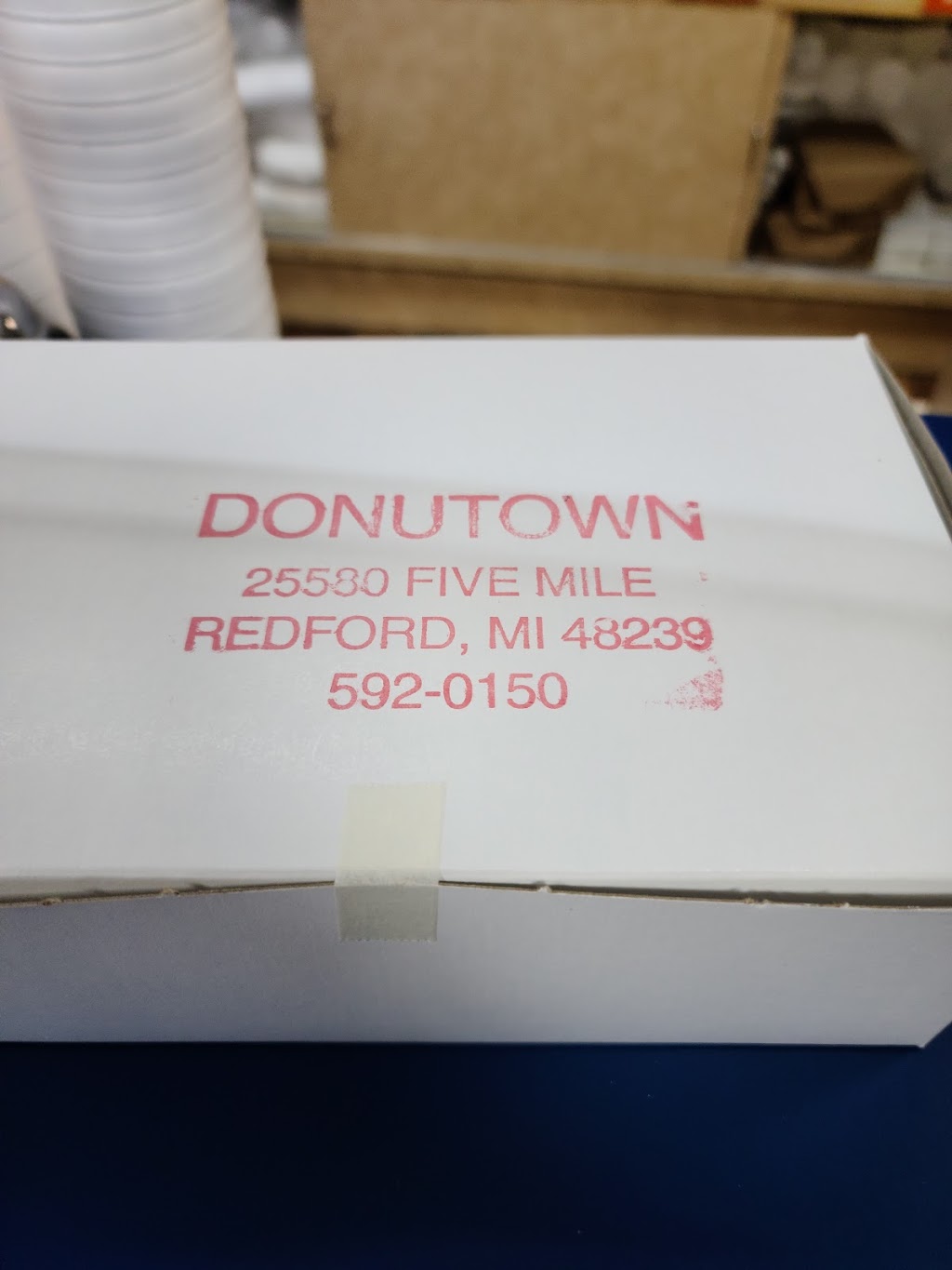 Donutown | 25580 Five Mile Rd, Redford Charter Twp, MI 48239, USA | Phone: (313) 592-0150