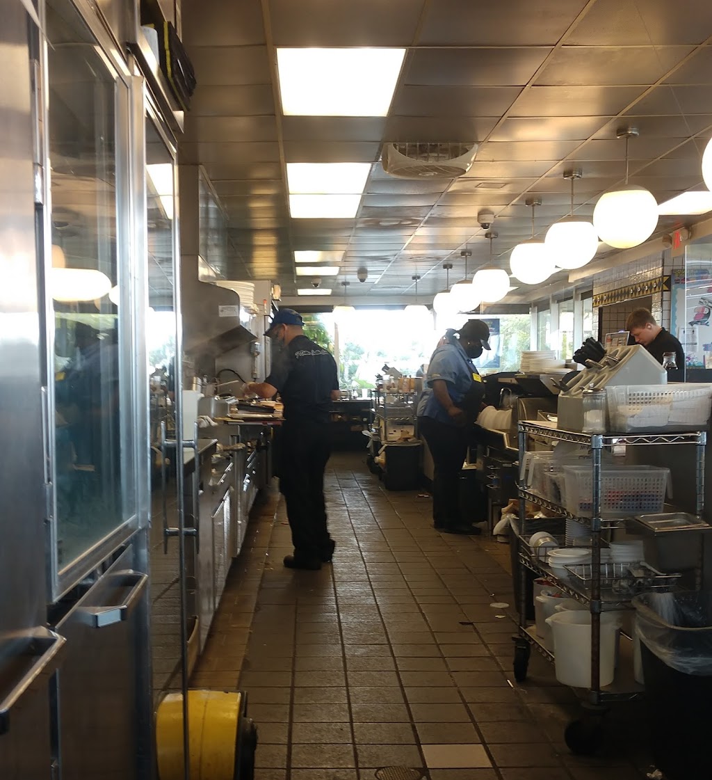 Waffle House | 11185 Gulf Blvd, Treasure Island, FL 33706, USA | Phone: (727) 363-1552