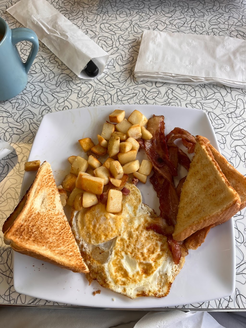 American Road Diner | 900 American Rd, Napoleon, OH 43545, USA | Phone: (419) 599-3835