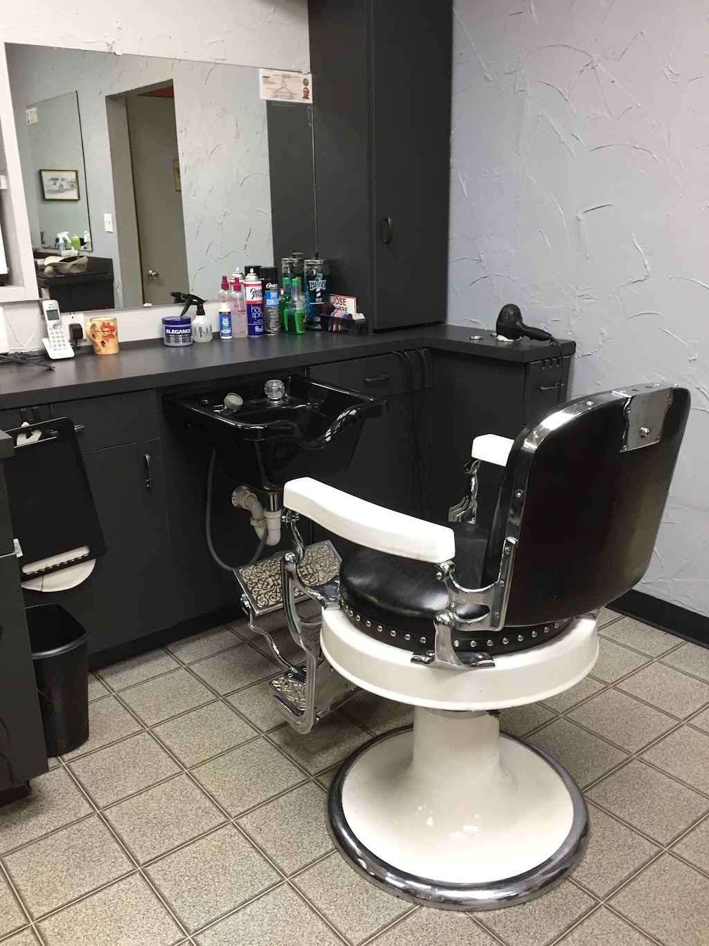 Dade City Barbershop & Beauty | 12876 US-301, Dade City, FL 33525, USA | Phone: (352) 437-4956