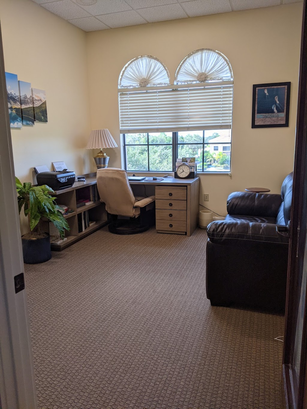 Meg Young, LCSW | 8470 Enterprise Cir Suite 300, Lakewood Ranch, FL 34202, USA | Phone: (941) 462-4807