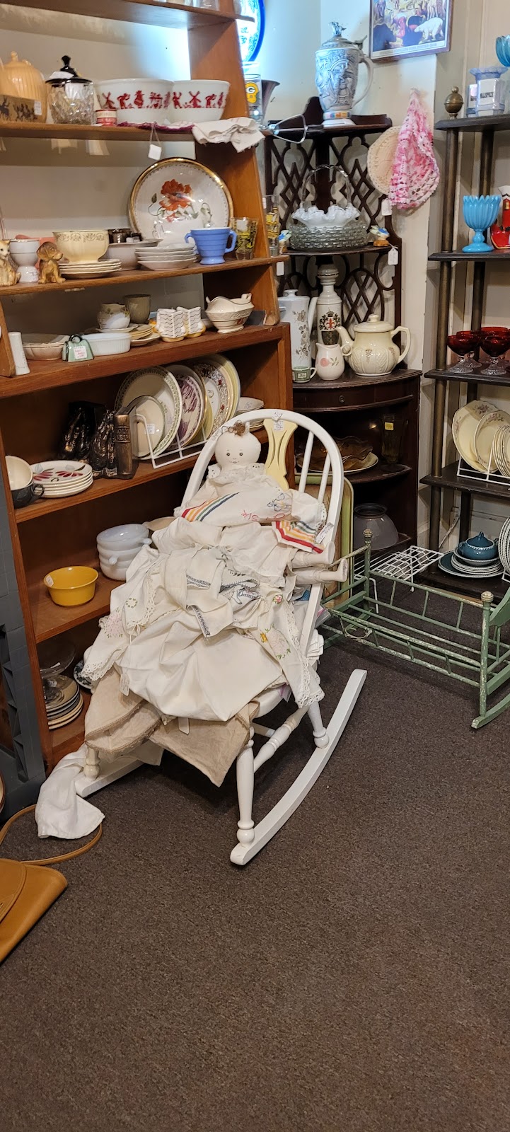 General Store Antique Mall Inc | 1277 Fond Du Lac Ave, Kewaskum, WI 53040, USA | Phone: (262) 626-2885