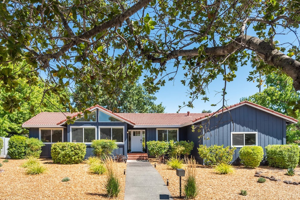 Standout Stays | 20101 Harrington Dr, Sonoma, CA 95476, USA | Phone: (707) 350-8760