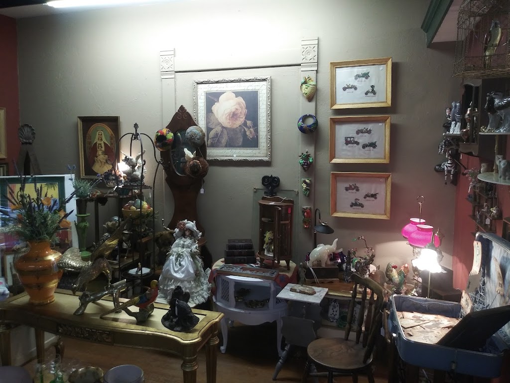 Rose Trellis Antiques & Gifts | 115 W Harrison Ave, Guthrie, OK 73044, USA | Phone: (405) 227-4456
