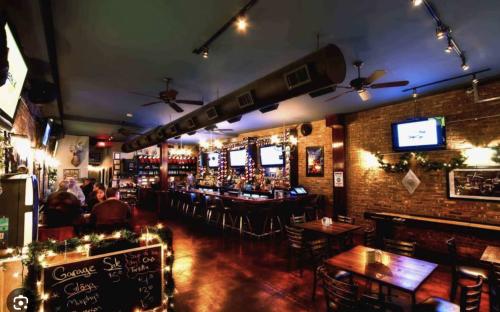 The Garage Bar & Sandwiches | 6154 N Milwaukee Ave, Chicago, IL 60646, United States | Phone: (773) 647-1386