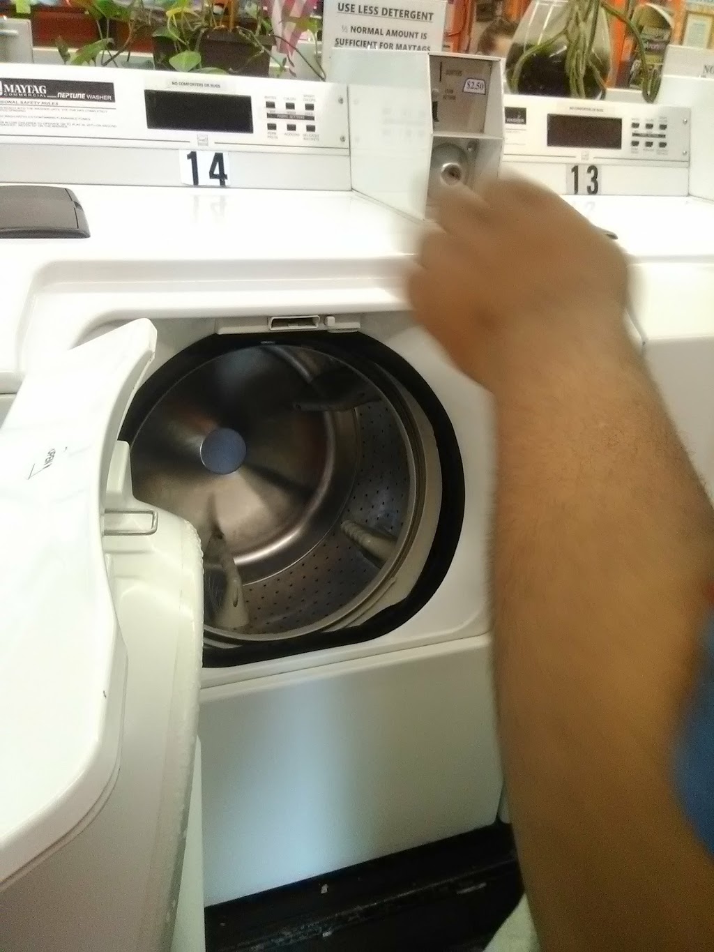 Brown Street Laundromat | 1913 Brown St, Akron, OH 44301, USA | Phone: (330) 237-9513