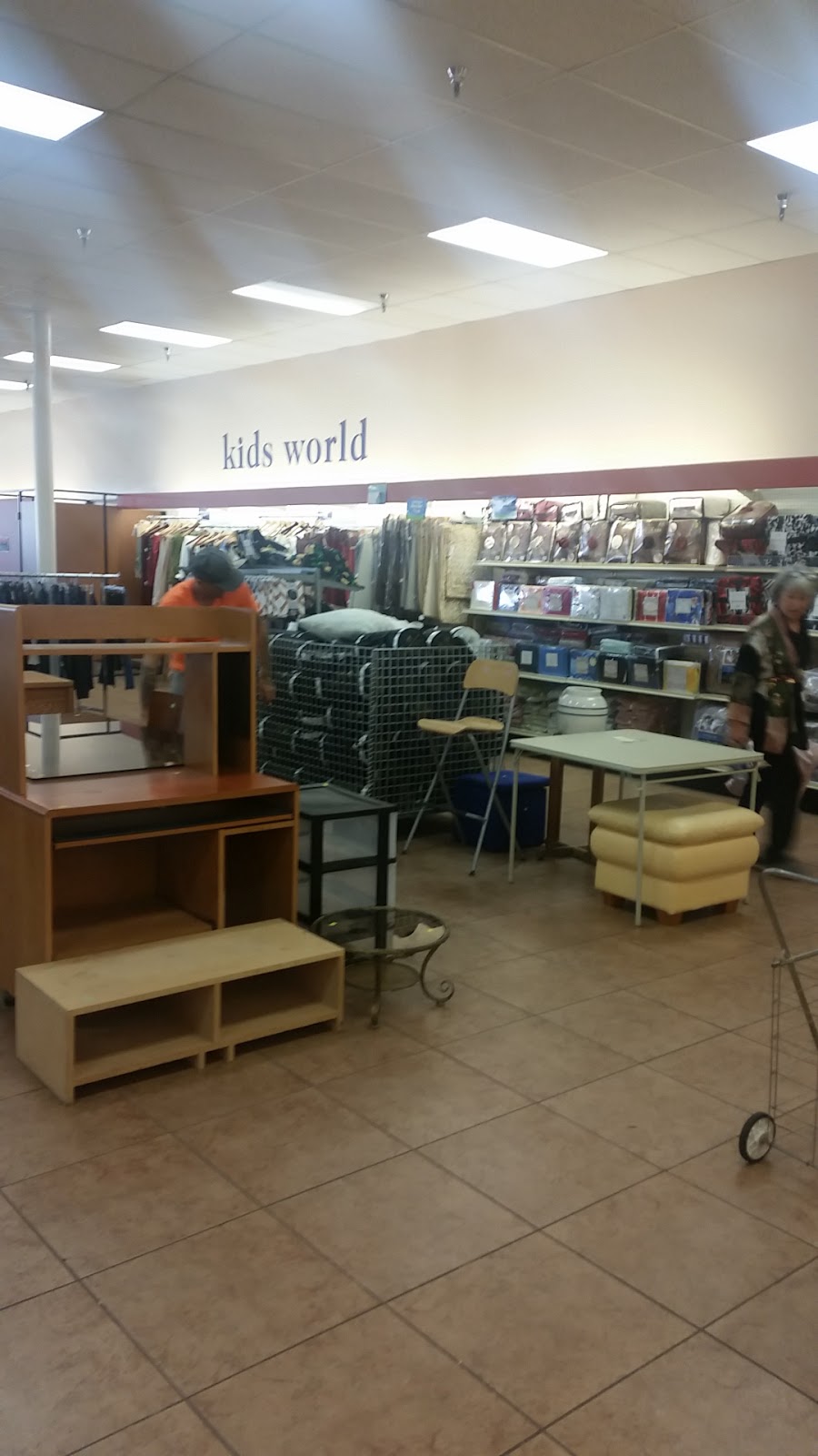 Goodwill Southern California Store & Donation Center | 20131 Roscoe Blvd, Winnetka, CA 91306, USA | Phone: (818) 534-2580