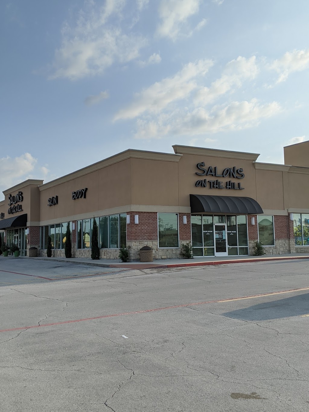 Salon on the hill | 725 Arcadia St, Hurst, TX 76053, USA | Phone: (817) 595-4151