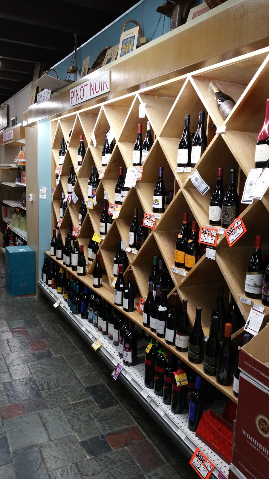 Smiths Colonie Wine & Liquor Store | 1701 Central Ave, Albany, NY 12205, USA | Phone: (518) 869-6671