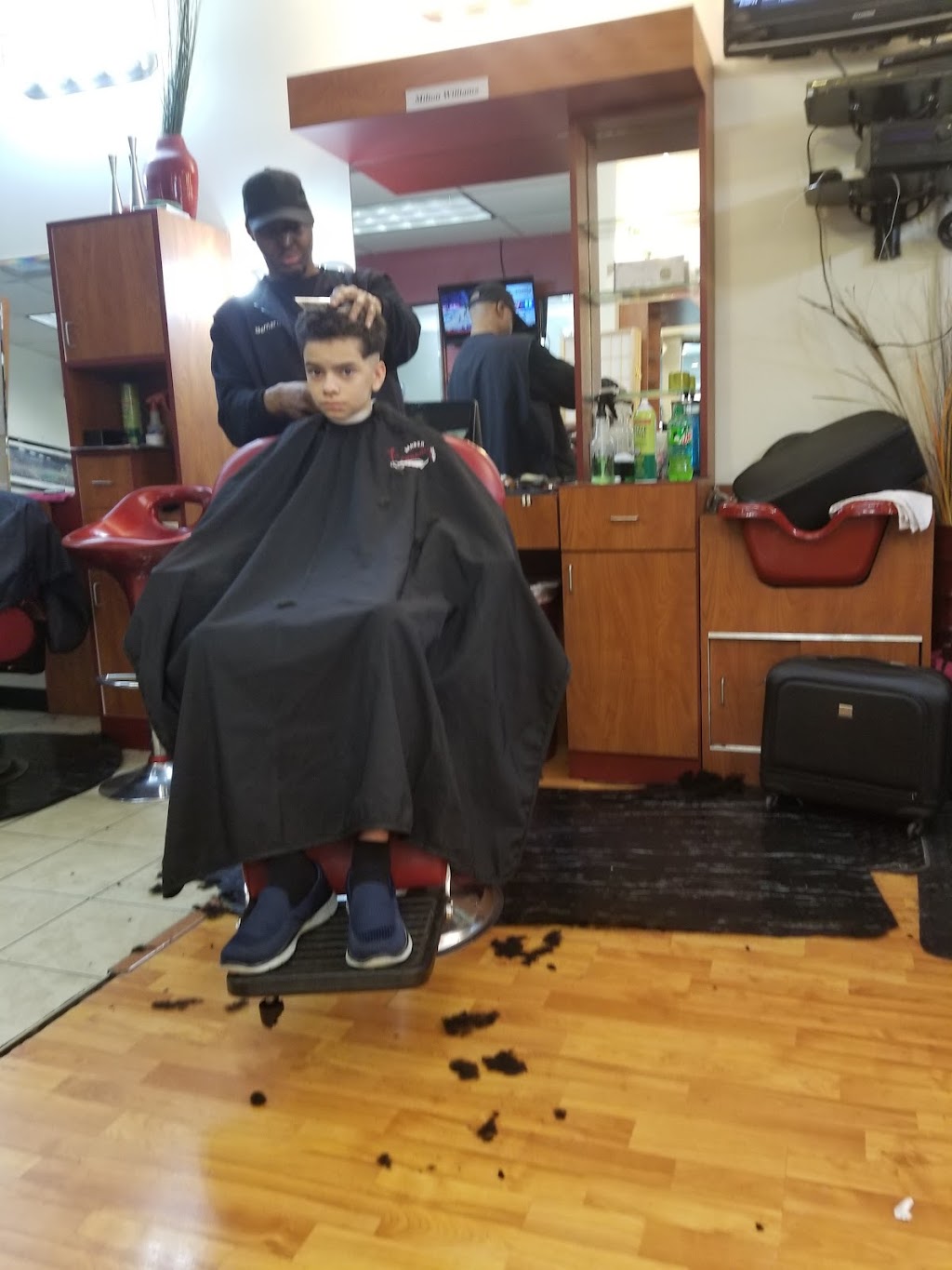 Freemans Barber Shop and Beauty | 11110 Mall Cir, Waldorf, MD 20603, USA | Phone: (301) 705-7123