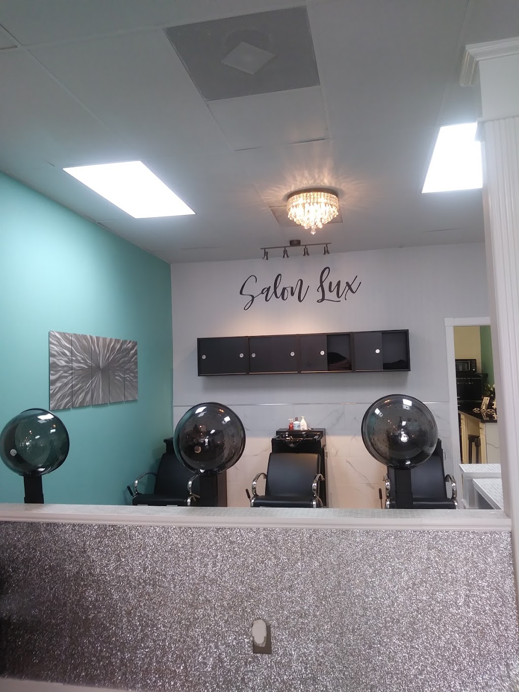 Salon Lux of Kingwood | 2626 Chestnut Ridge Rd, Kingwood, TX 77339, USA | Phone: (832) 777-0280