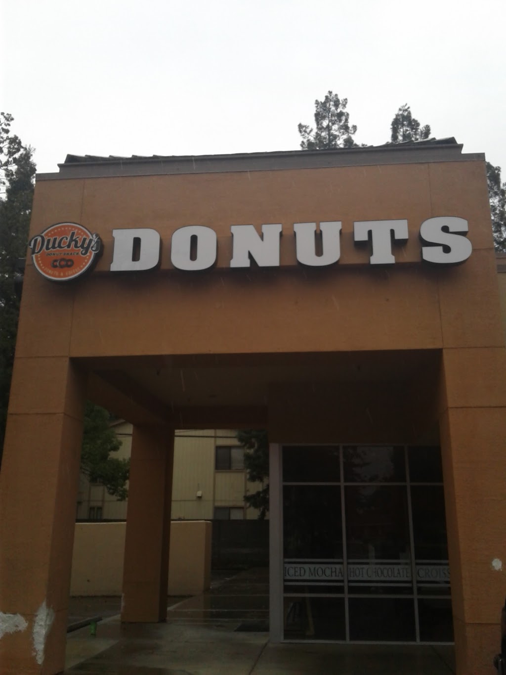 Duckys Donut Shack | 9372 Madison Ave #9, Orangevale, CA 95662, USA | Phone: (916) 294-7574