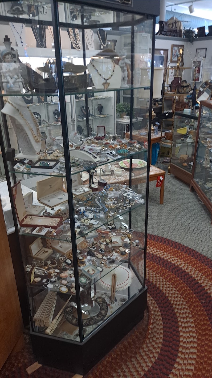 West St Paul Antiques | 880 Smith Ave S, St Paul, MN 55118, USA | Phone: (651) 451-0398