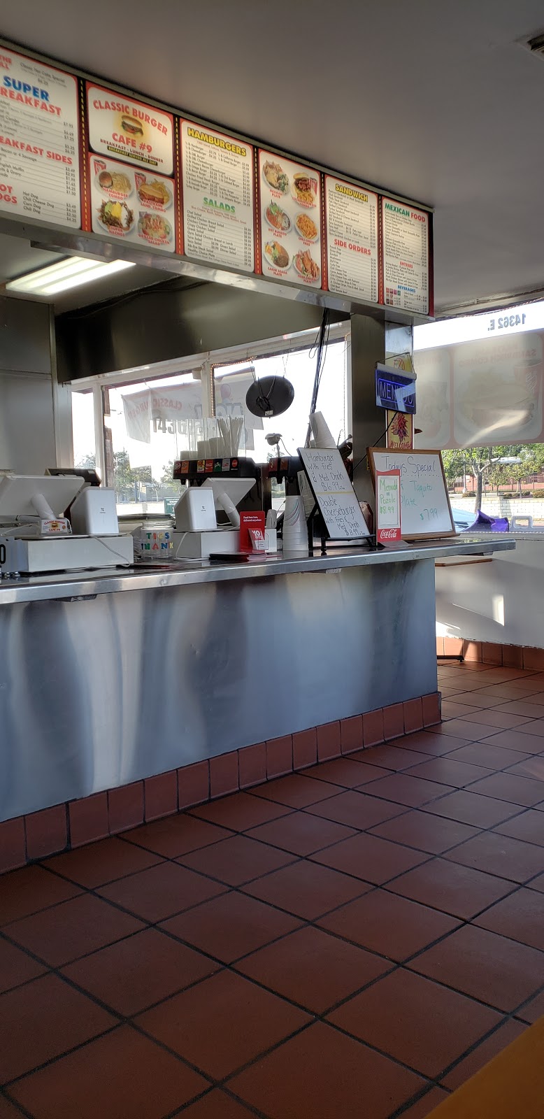 Classic Burger Cafe #9 | 14362 Telegraph Rd #2907, Whittier, CA 90604, USA | Phone: (562) 944-0100