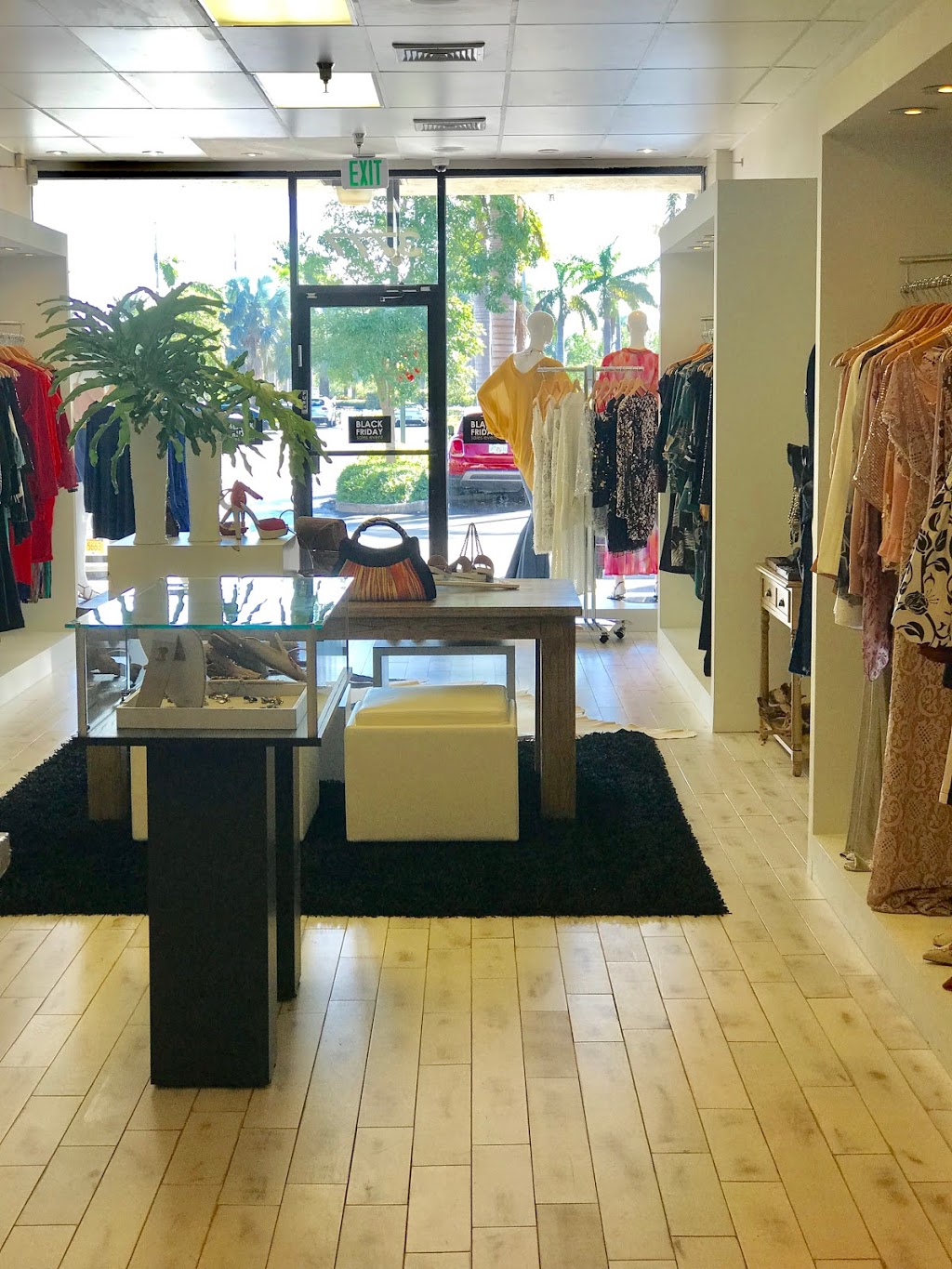 Blueberry Boutique | 18001 Collins Ave, Sunny Isles Beach, FL 33160, USA | Phone: (786) 326-7723