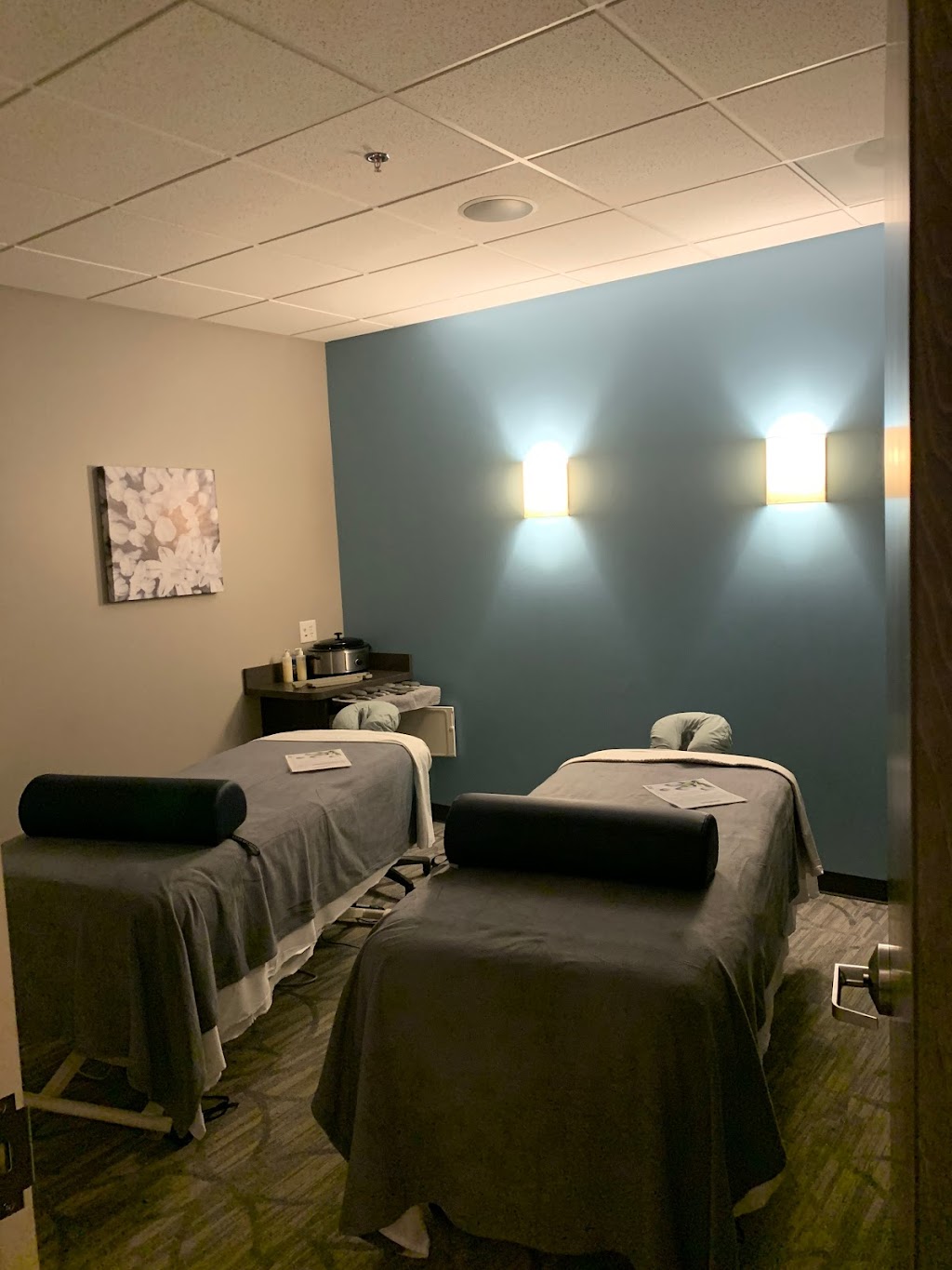 Hand and Stone Massage and Facial Spa | 1909 Landstown Centre Wy Suite 150, Virginia Beach, VA 23456, USA | Phone: (757) 741-7334