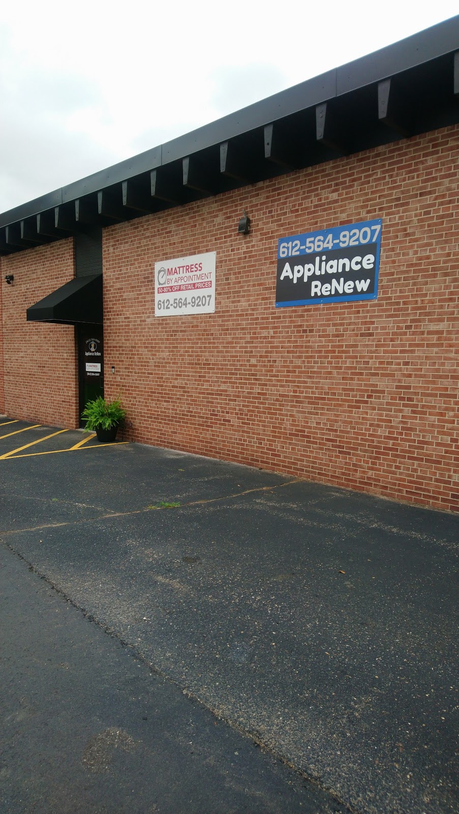 Appliance ReNew - (New Scratch & Dent Appliances) - home goods store  | Photo 1 of 10 | Address: 821 3rd St, Farmington, MN 55024, USA | Phone: (612) 564-9207