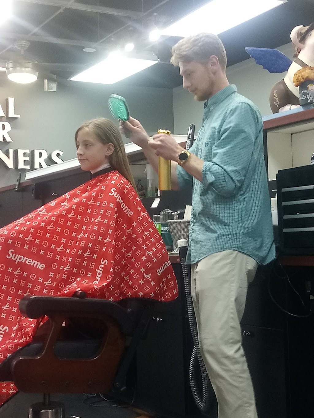 Royal Barber & Hair Designers | 8298 Clough Pike # 4, Cincinnati, OH 45244, USA | Phone: (513) 232-5222