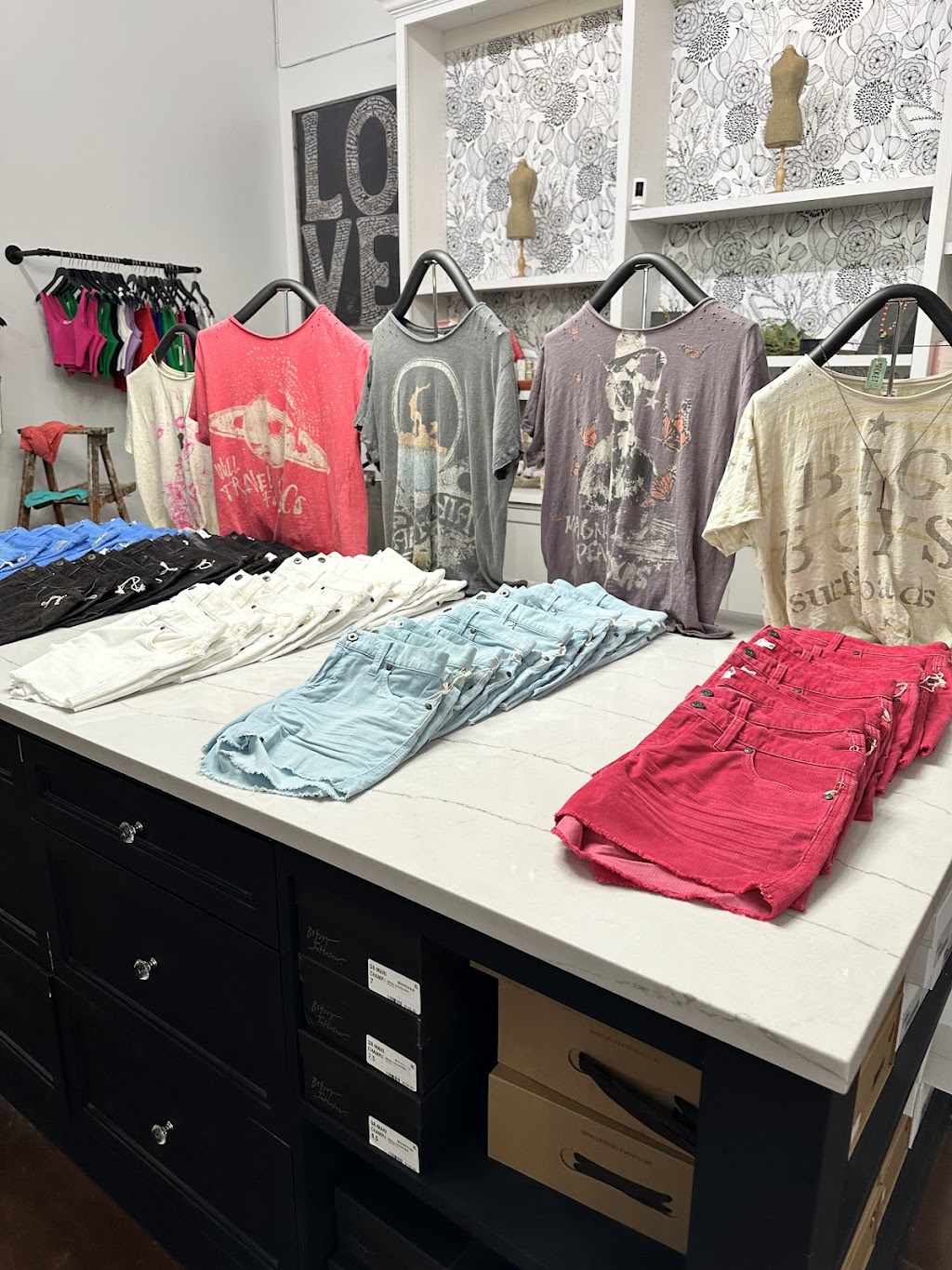 Hazel + Honey Boutique | 1101 Shoal Creek Suite 120, Highland Village, TX 75077, USA | Phone: (972) 318-1200