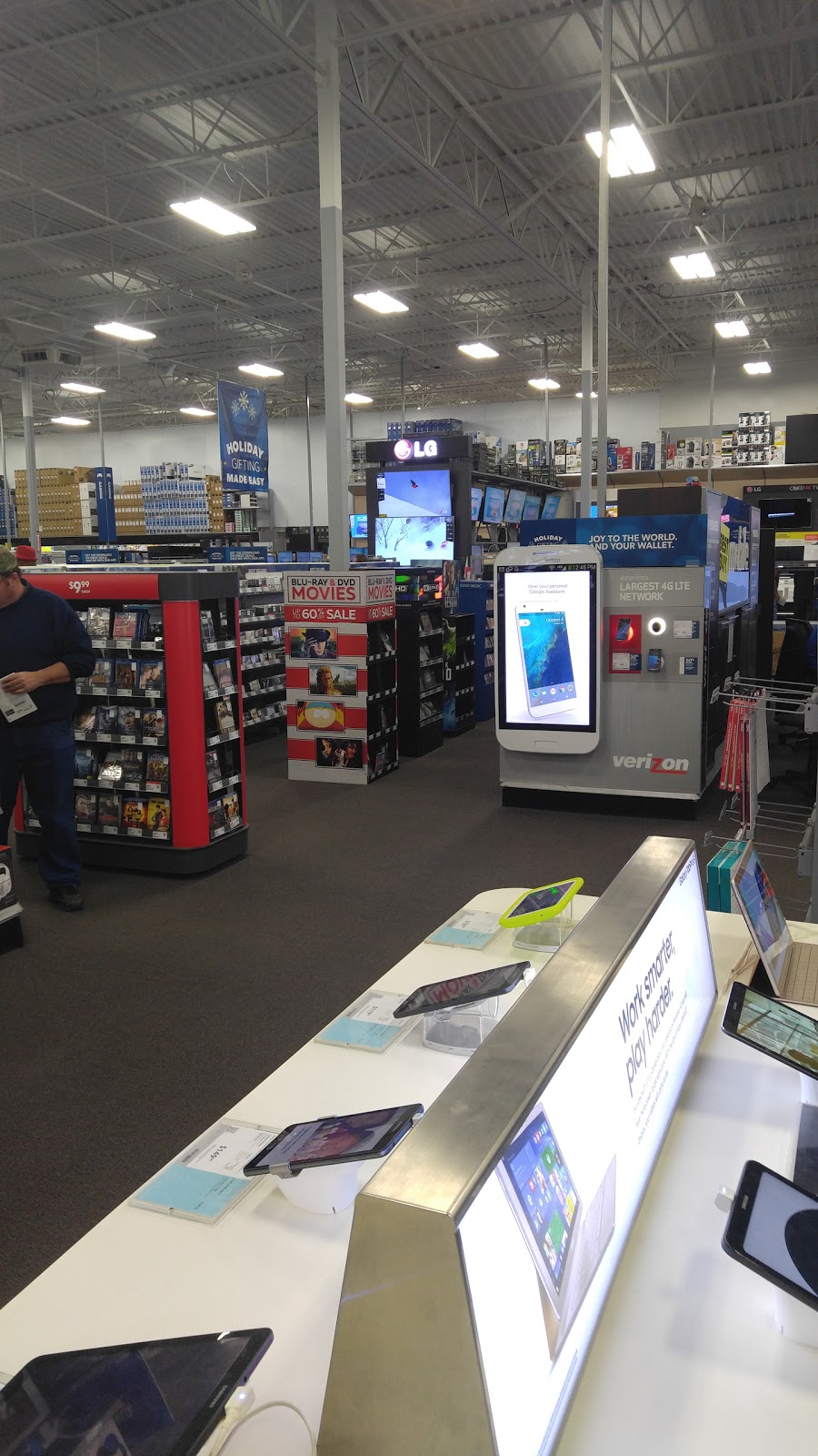 Best Buy | N94 W16855, Falls Pkwy, Menomonee Falls, WI 53051 | Phone: (262) 255-2972