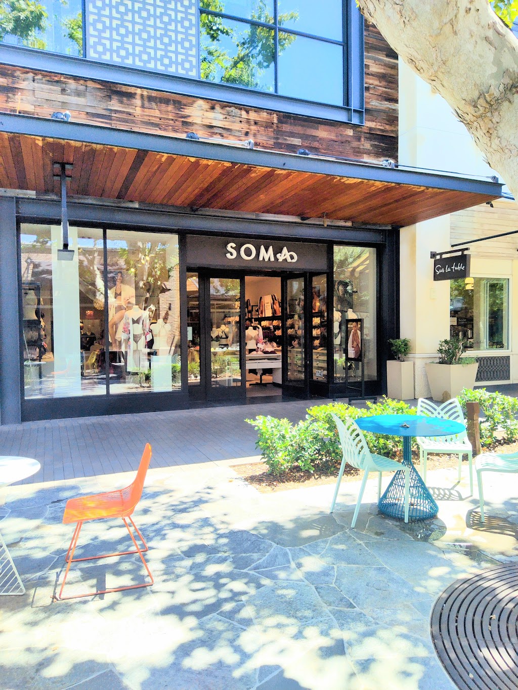 SOMA | 6316 CA-27 Ste 117, Woodland Hills, CA 91367, USA | Phone: (747) 318-7000