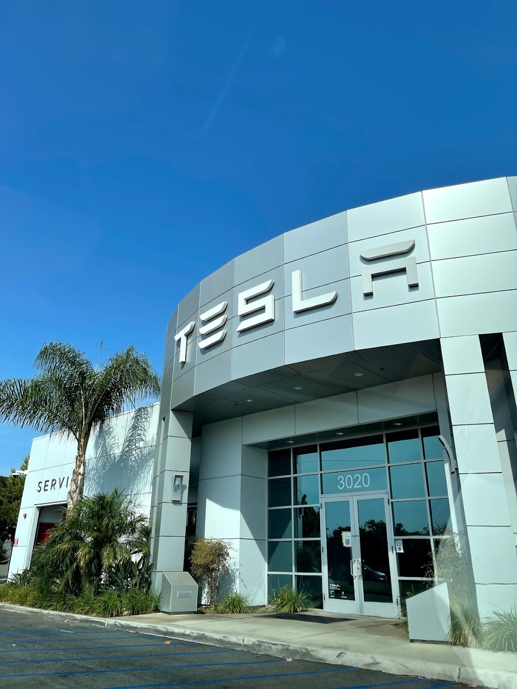 Tesla Service Center | 3020 Pullman St, Costa Mesa, CA 92626, USA | Phone: (714) 641-3949