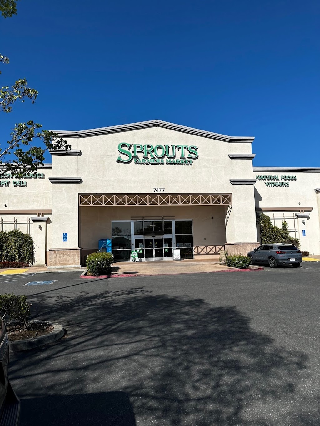 Sprouts Farmers Market | 7477 N Blackstone Ave, Fresno, CA 93720, USA | Phone: (559) 256-1735